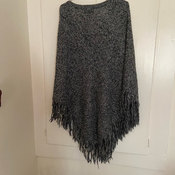 Poncho - Picture 3 of 3